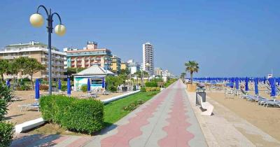 Adriatic Sea - Standing promenade