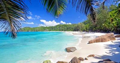 Seychellen - Ausblick auf den traumhaften Strand