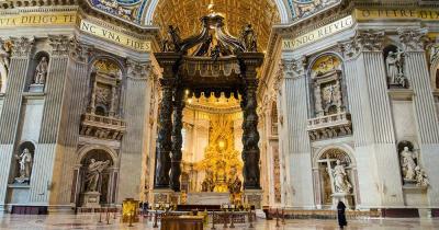 Vatikanstadt - Altar im Petersdom
