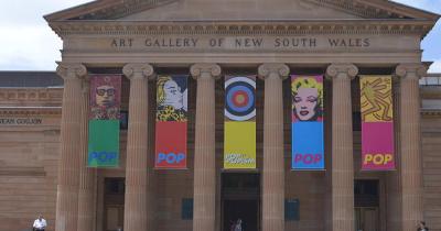 Art Gallery of New South Wales - Eingang mit Schriftzug