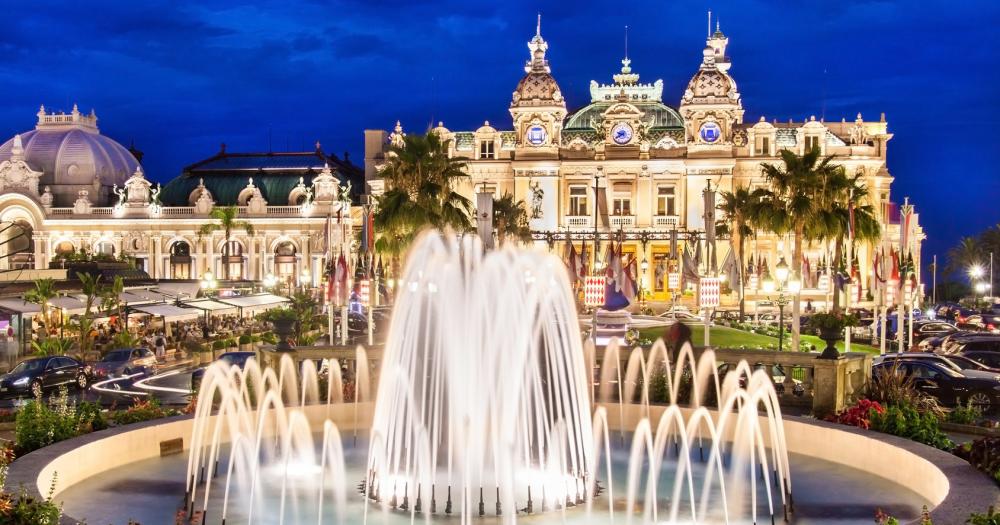 Monte-Carlo - Blick auf den Brunnen vor dem Casino