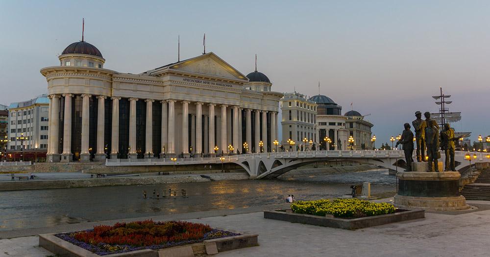 Skopje - Museum am Fluss