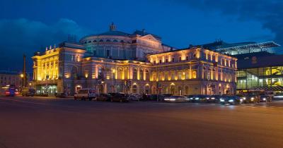 Mariinski-Theater - bei Nacht