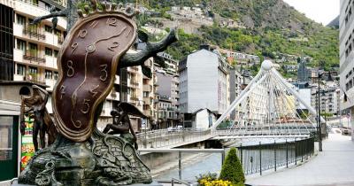 Andorra - Brücke mit Statue