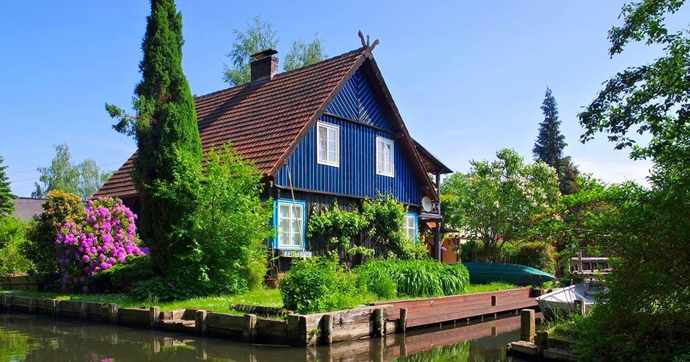 Spreewald - Blaues Haus am Wasser