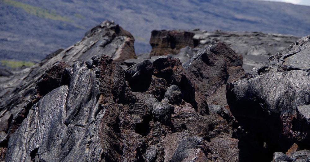 Hawaii-Volcanoes-Nationalpark / aufgebrochenes Lavafeld 