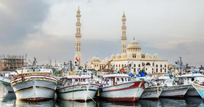 Hurghada Sekalla - Moschee mit Fischerboote