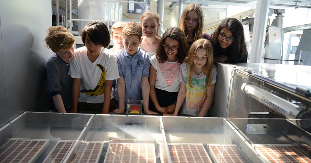 Schokoladenmuseum Köln / Kinder bei einer Führung durchs Schokoladenmuseum