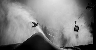 Aspen - Nächtliche Snowboardaction