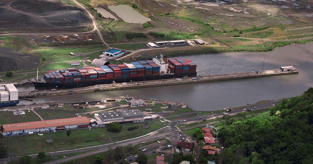 Panamakanal - Frachtschiffe am Panamakanal