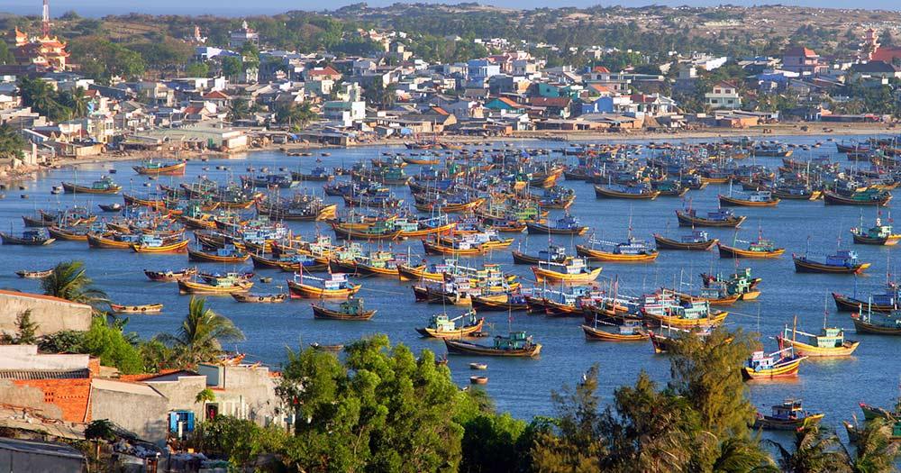 Vietnam - Fischerboote in der Bucht von Mui ne, Vietnam