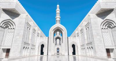Große Sultan-Qabus-Moschee - der Eingang der Moschee