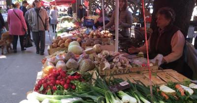 Stadt Markt Pula - Gemüsestand