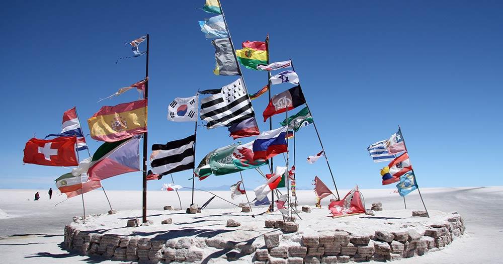 Der Salar de Uyuni - Der größte Salzsee der Welt - Flags