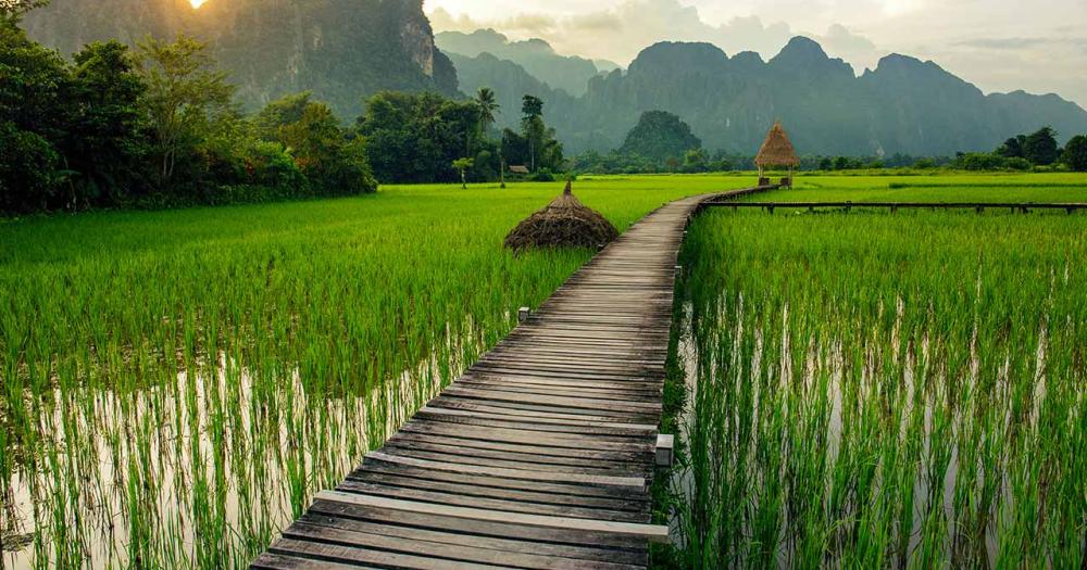 Laos - Sonnenuntergang im Grünen