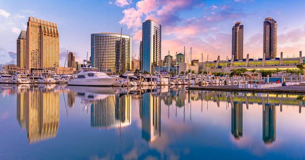 San Diego - Skyline spiegelt sich im Ozean