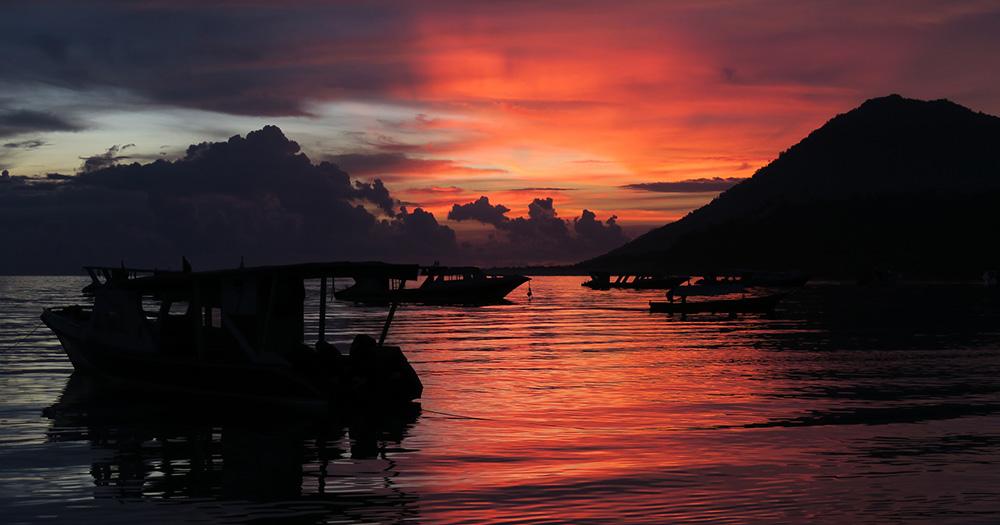 Bunaken - Sonnenuntergang am Strand