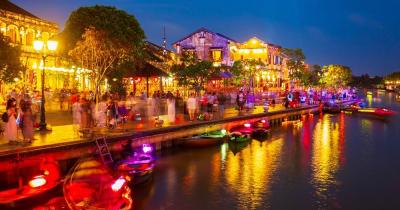 Hanoi - Altstadt Uferpromenade am Abend