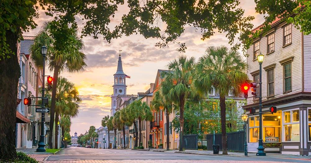 Charleston - Malerischer Boulevard am Morgen 