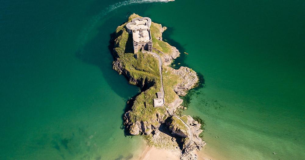 Pembrokeshire - Luftaufnahme einer alten Burg