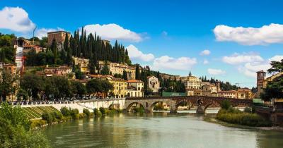 Verona - Blick auf die Stadt und Fluss