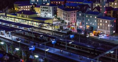 Miniatur Wunderland - Blick auf den Bahnhof am Abend