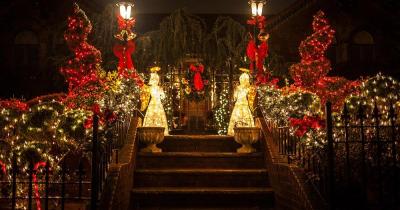 Dyker Heights - Weihnachtsbeleuchtung - beleuchteter Eingang
