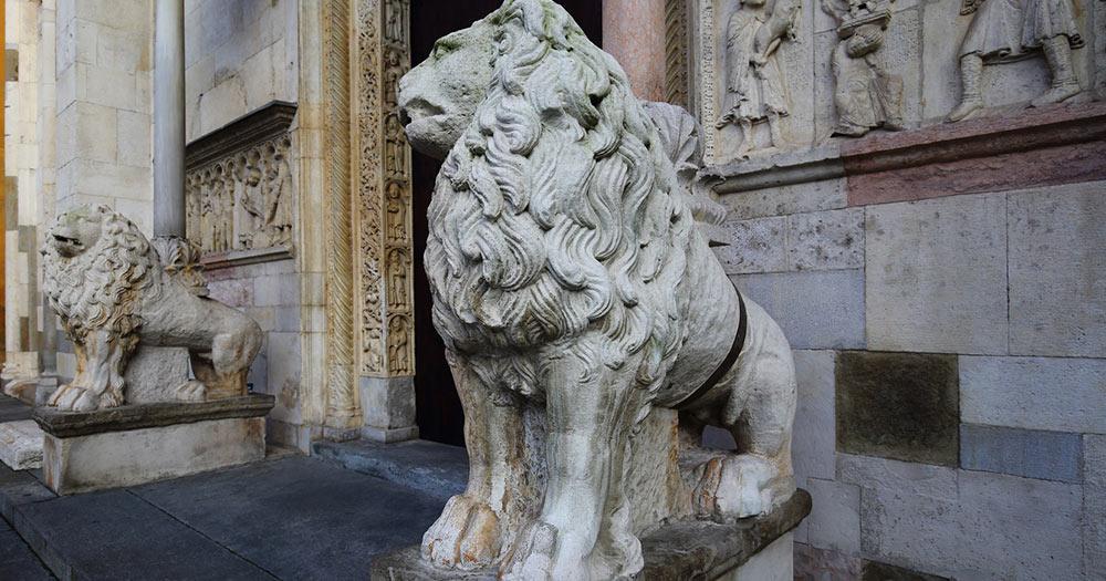 Modena - Statue vorm Duomo di Modena