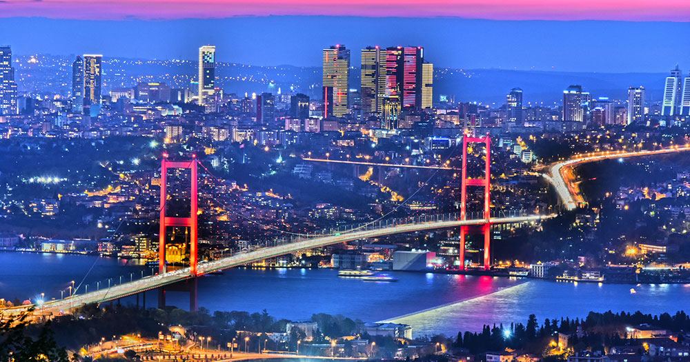 Istanbul - Skyline von Instabul mit Bosphorus Brücke